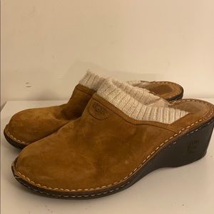 EUC UGG Clogs Sz 9